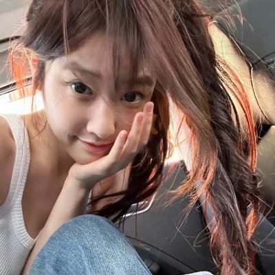 淘气小女巫封面